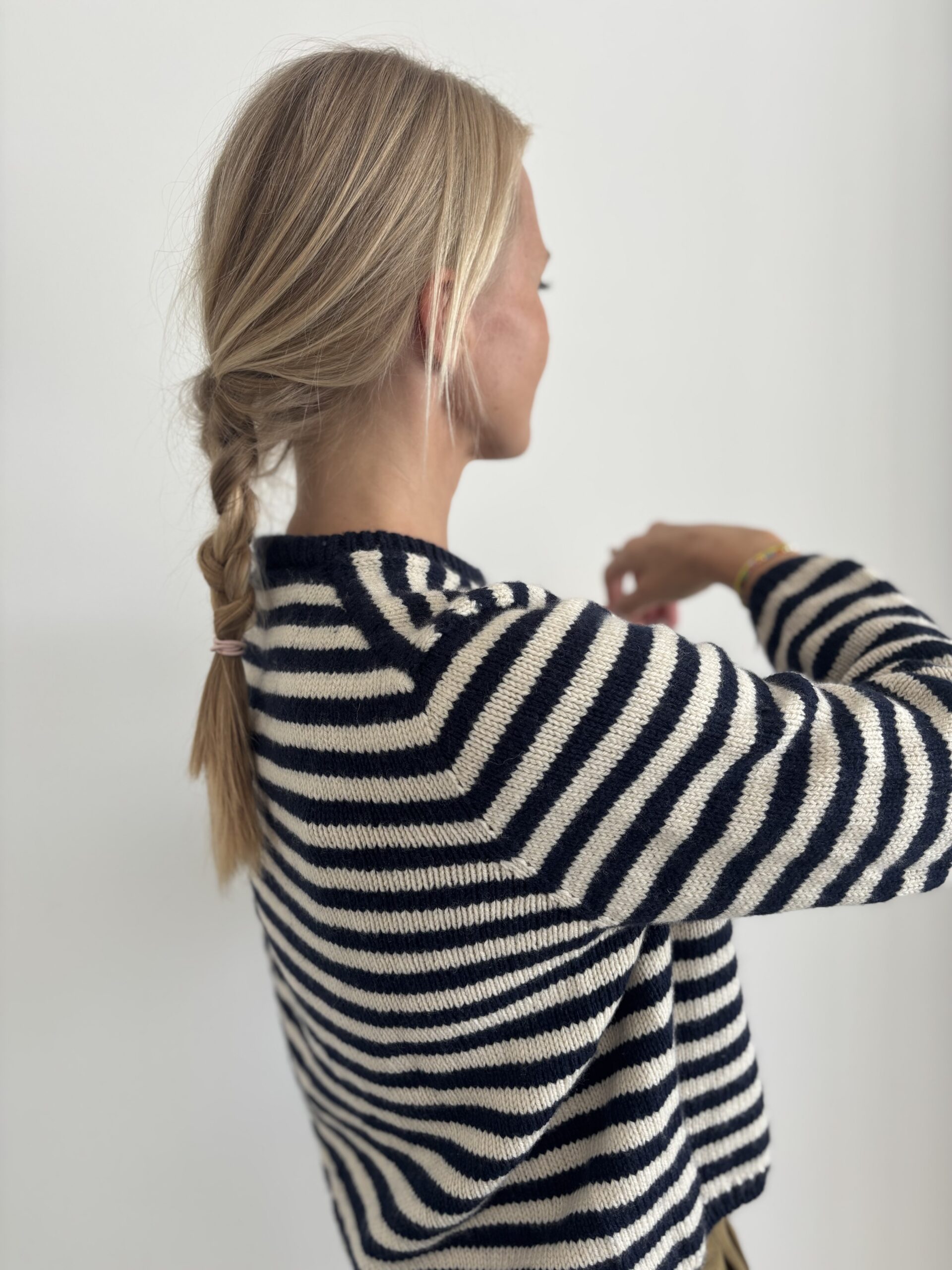 Clovelly Sweater - Image 8